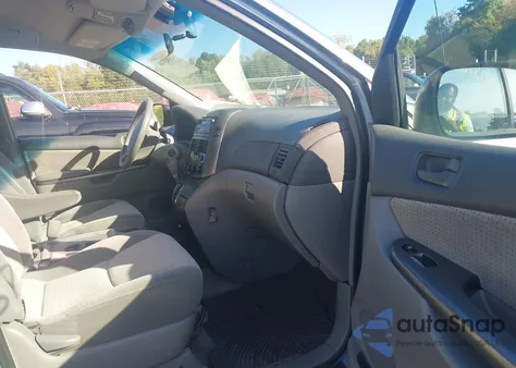 2010 Toyota Sienna Le z USA, uszkodzony, nr VIN 5TDJK4CC7AS030817